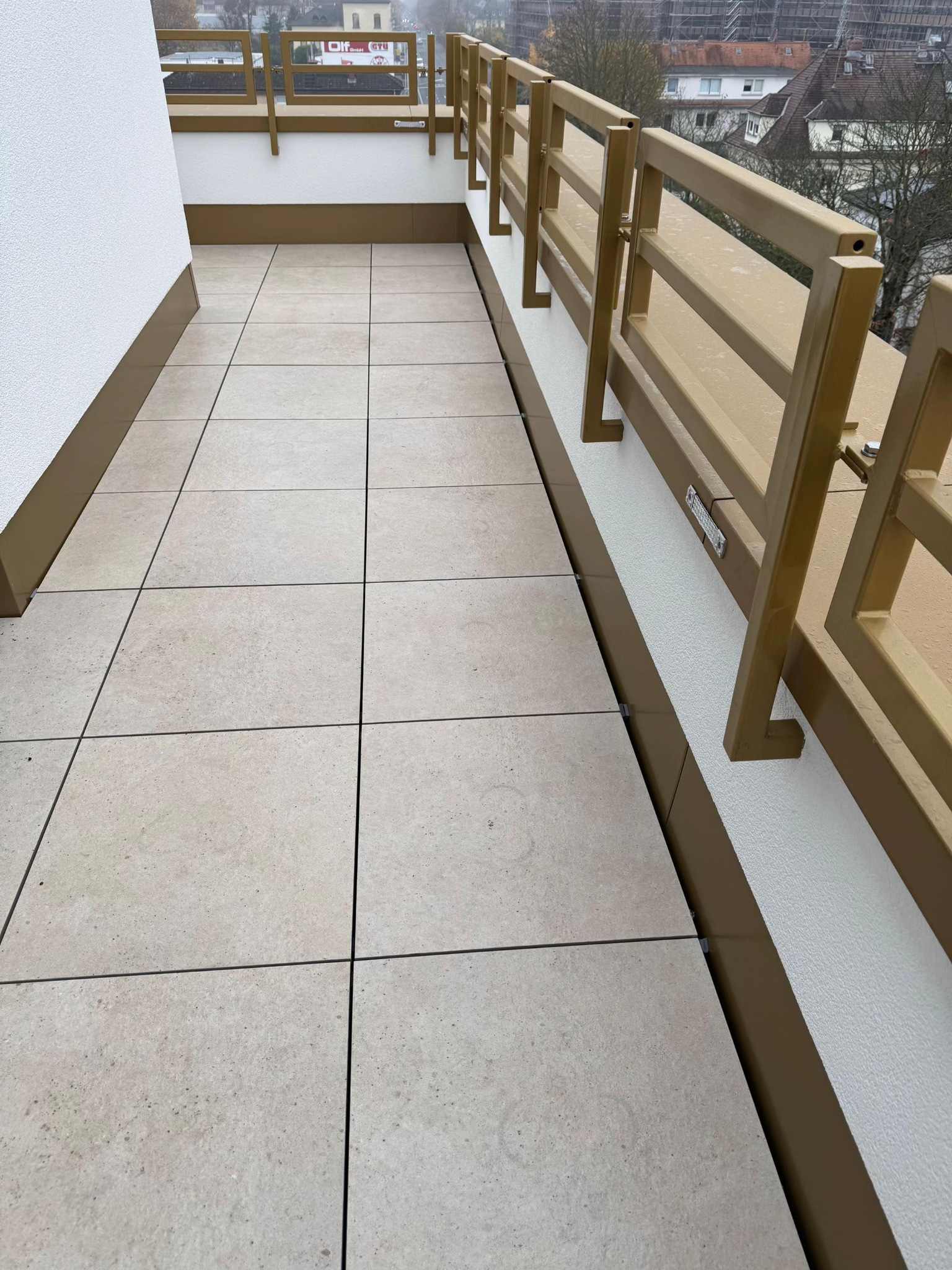 Fertig verlegte Terrassenplatten auf Stelzlagern